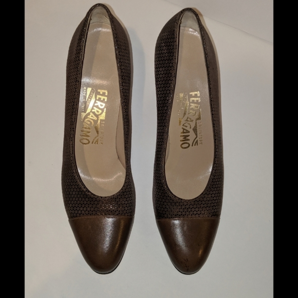 Salvatore Ferragamo Vintage Authentic Pumps size 7.5